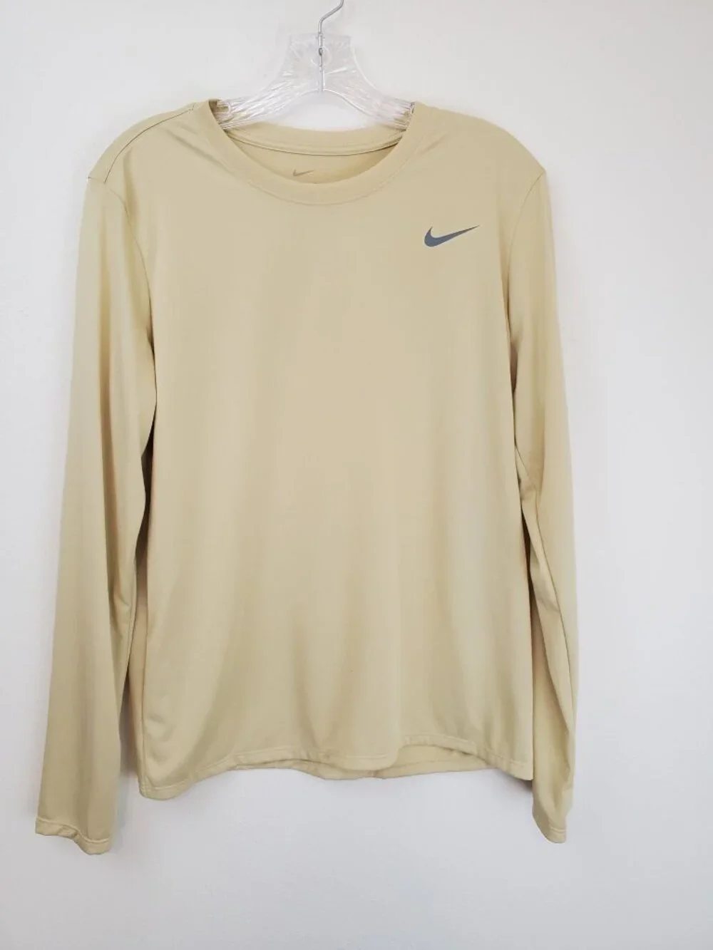 Nike women's Team Gold Legend long-sleeve crew t-shirt